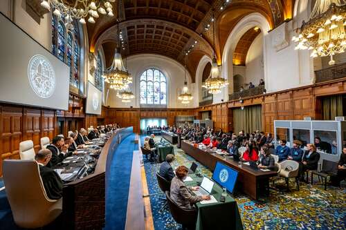 La Cour internationale de Justice - Prestation de serment de Mme la juge Phoebe N. Okowa, nouvelle membre de la Cour, le 24 novembre 2025 (image : CIJ / https://www.icj-cij.org/fr/multimedia-evenements))